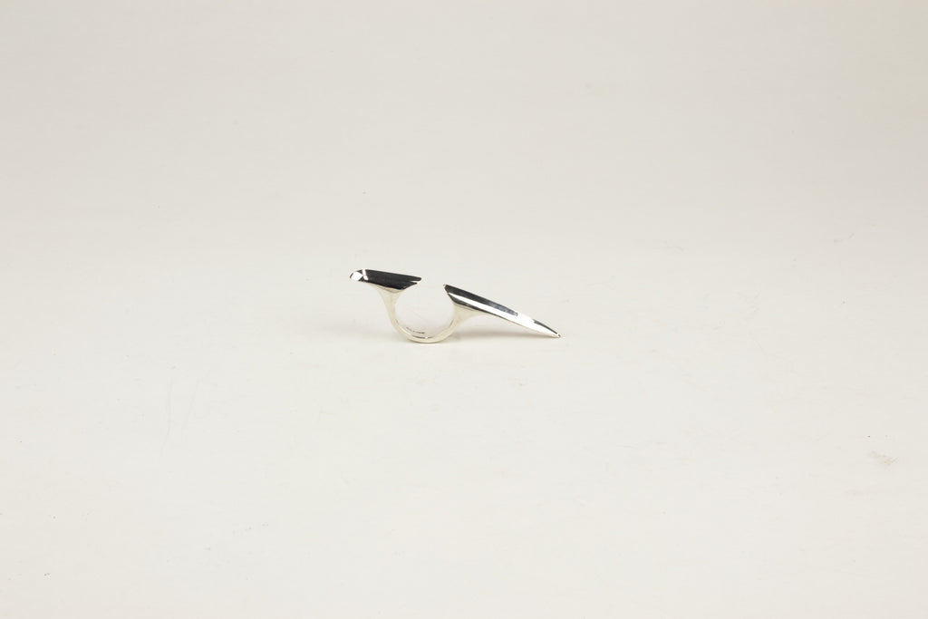 HORIZONTAL CLAW RING